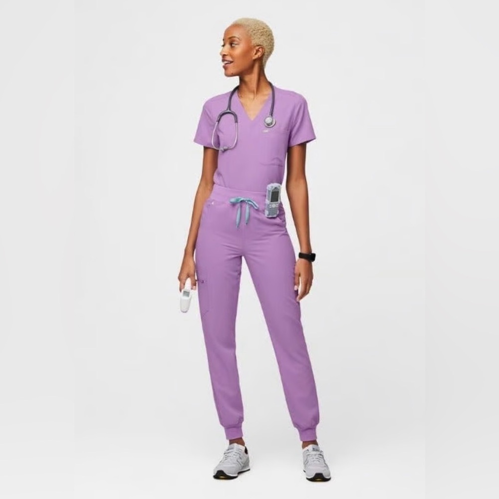 FIGS Women’s High Waisted Zamora Jogger Scrub Pants 2.0 Small Petite in Lilac
